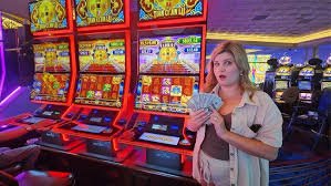 Starburst slot interface showing five reels with expanding wild symbols and colourful gem graphics